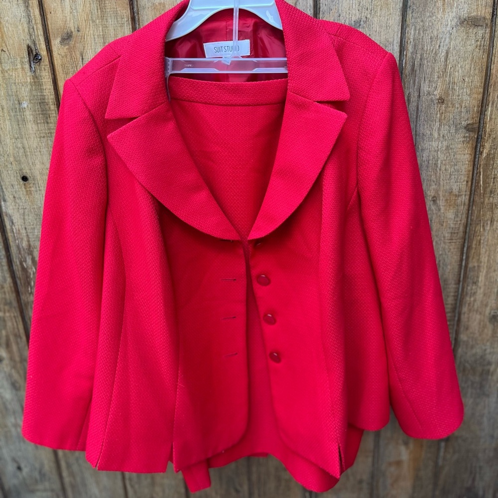 Suit Studio Skirt Suit